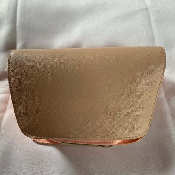 BVLGARI Light Pink Make Up Case! - Picture 3 of 6